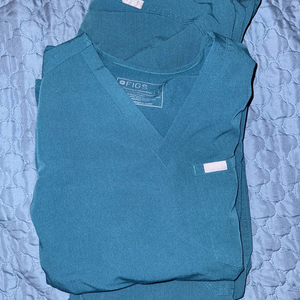Figs women’s Deep Teal SET (two shirts, one pair of pants) SMALL